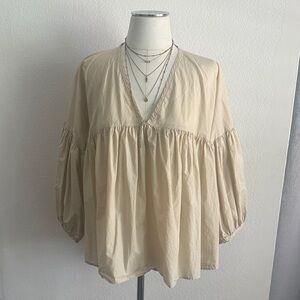 V-Neck Balloon Sleeve Tunic Top in Cream